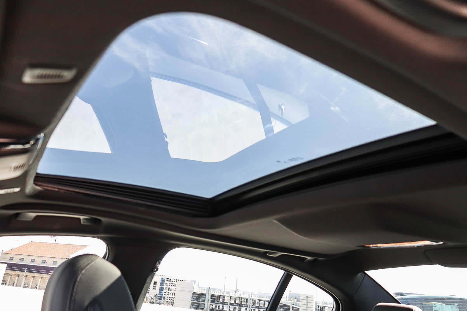 Used 2023 BMW 540i w/ M Sport Package image 34