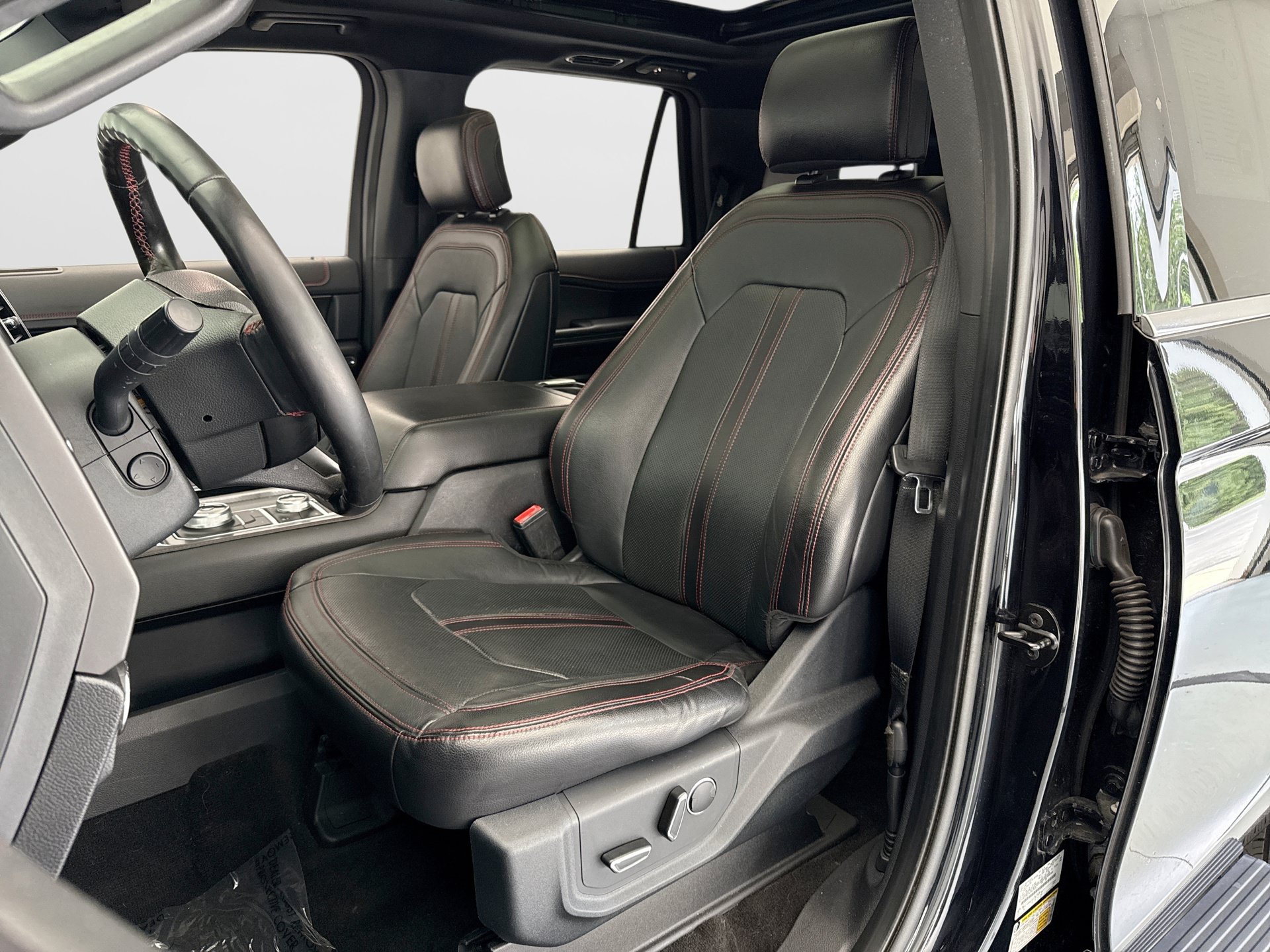 Used 2020 Ford Expedition Limited w/ Equipment Group 303A AWD/4WD image 11