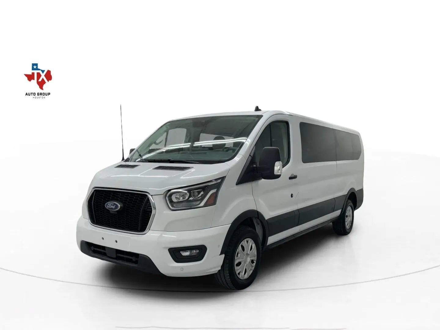 Used 2023 Ford Transit 350 XLT RWD image 5