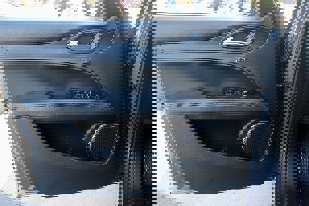 Used 2018 Alfa Romeo Stelvio AWD image 38