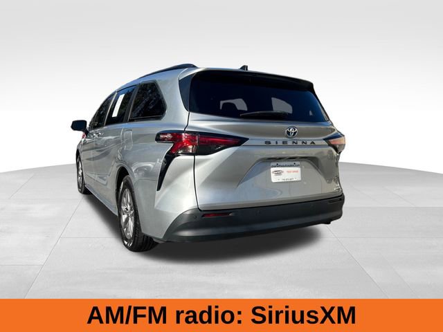 Used 2021 Toyota Sienna XLE image 3