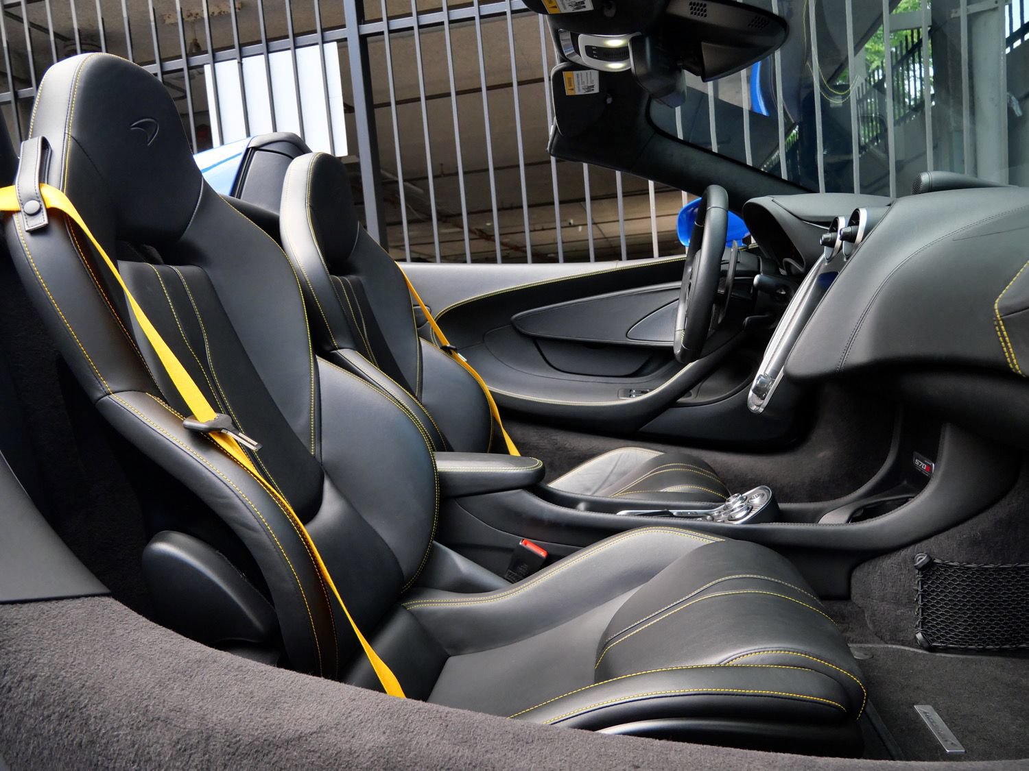 Used 2020 McLaren 570S Spider RWD image 11