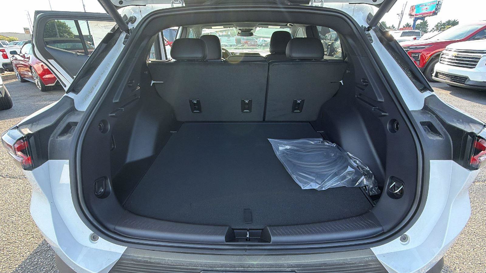 New 2026 Chevrolet Equinox EV LT FWD image 12
