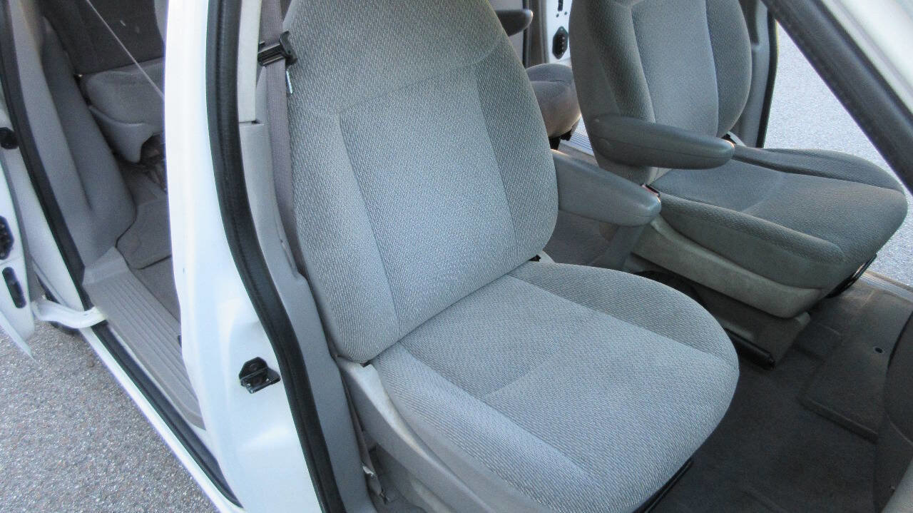 Used 2002 Ford Windstar LX image 25