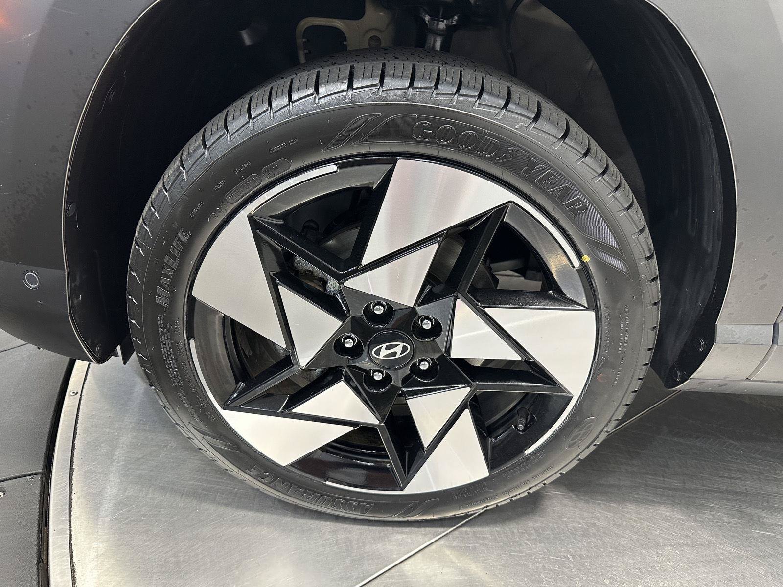 Certified 2024 Hyundai Kona Limited AWD/4WD image 9