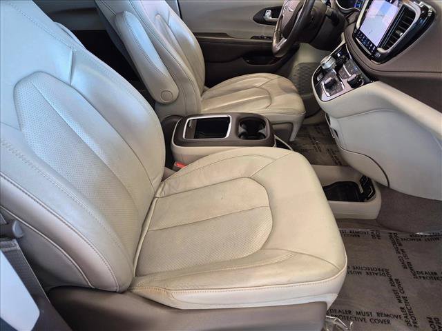 Used 2021 Chrysler Pacifica Touring-L w/ Uconnect Theater Family Group FWD image 23