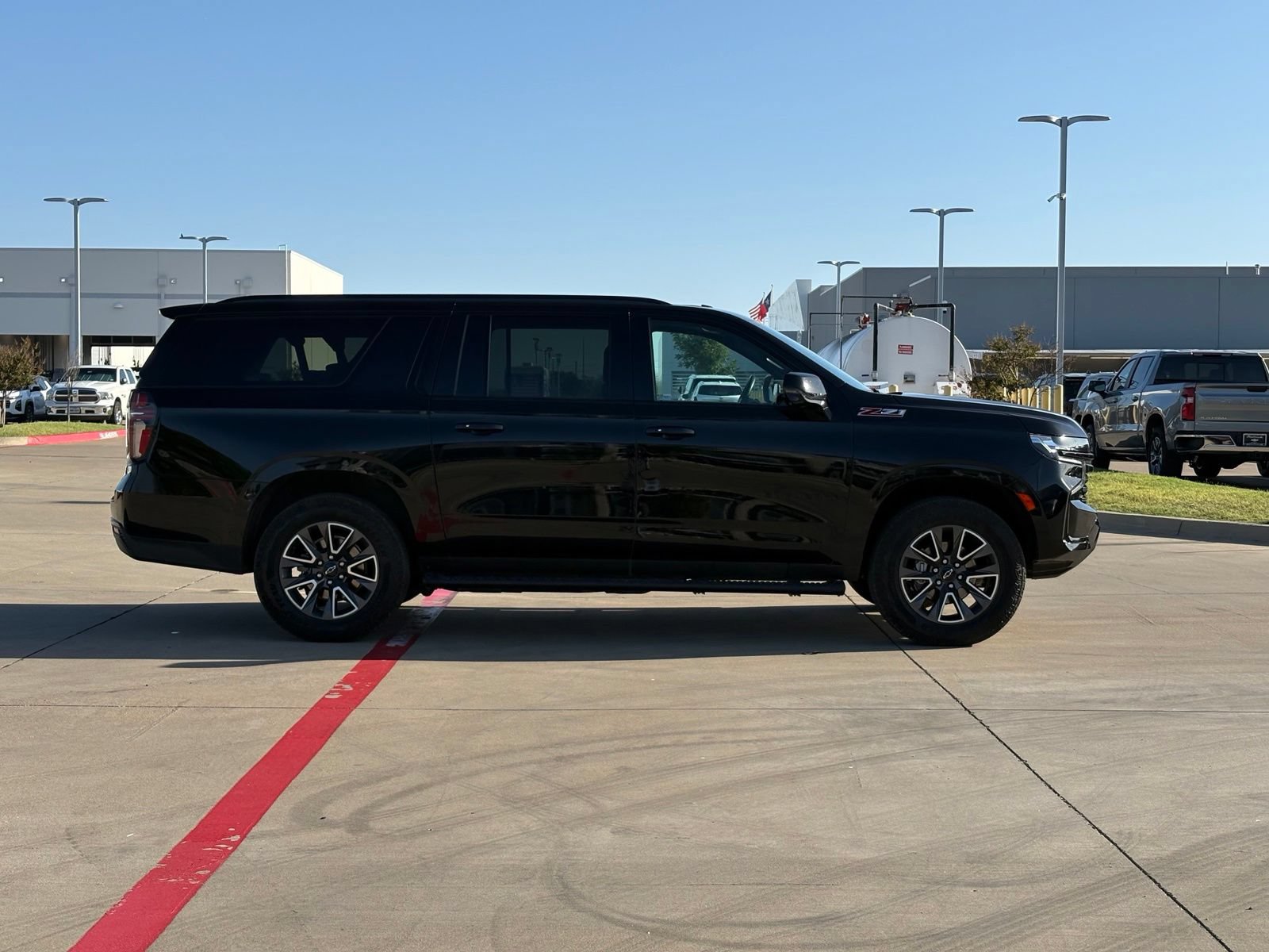 Certified 2024 Chevrolet Suburban Z71 w/ Luxury Package AWD/4WD image 8