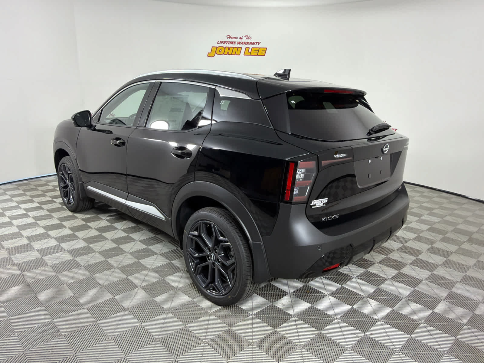New 2026 Nissan Kicks SR FWD image 3