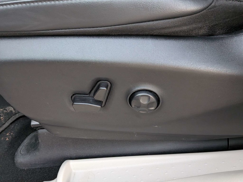 Used 2023 Chrysler Pacifica Touring-L FWD image 21