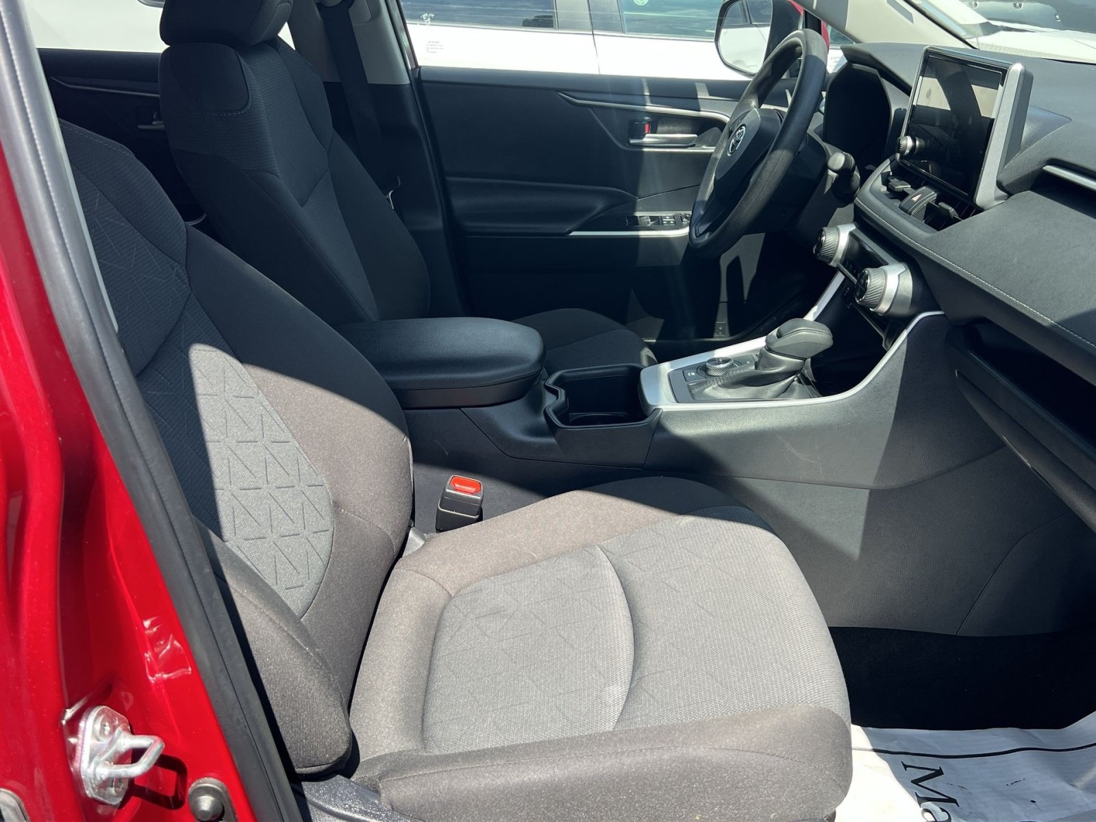 Used 2025 Toyota RAV4 XLE AWD/4WD image 23
