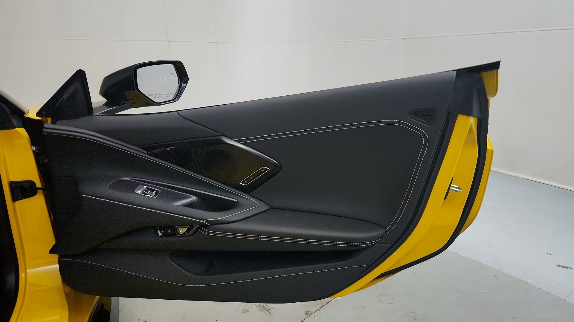 Used 2025 Chevrolet Corvette Z06 w/ Stealth Interior Trim Package RWD image 23