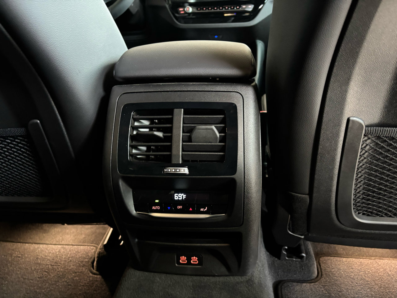 Used 2025 BMW X4 M40i w/ Premium Package image 26