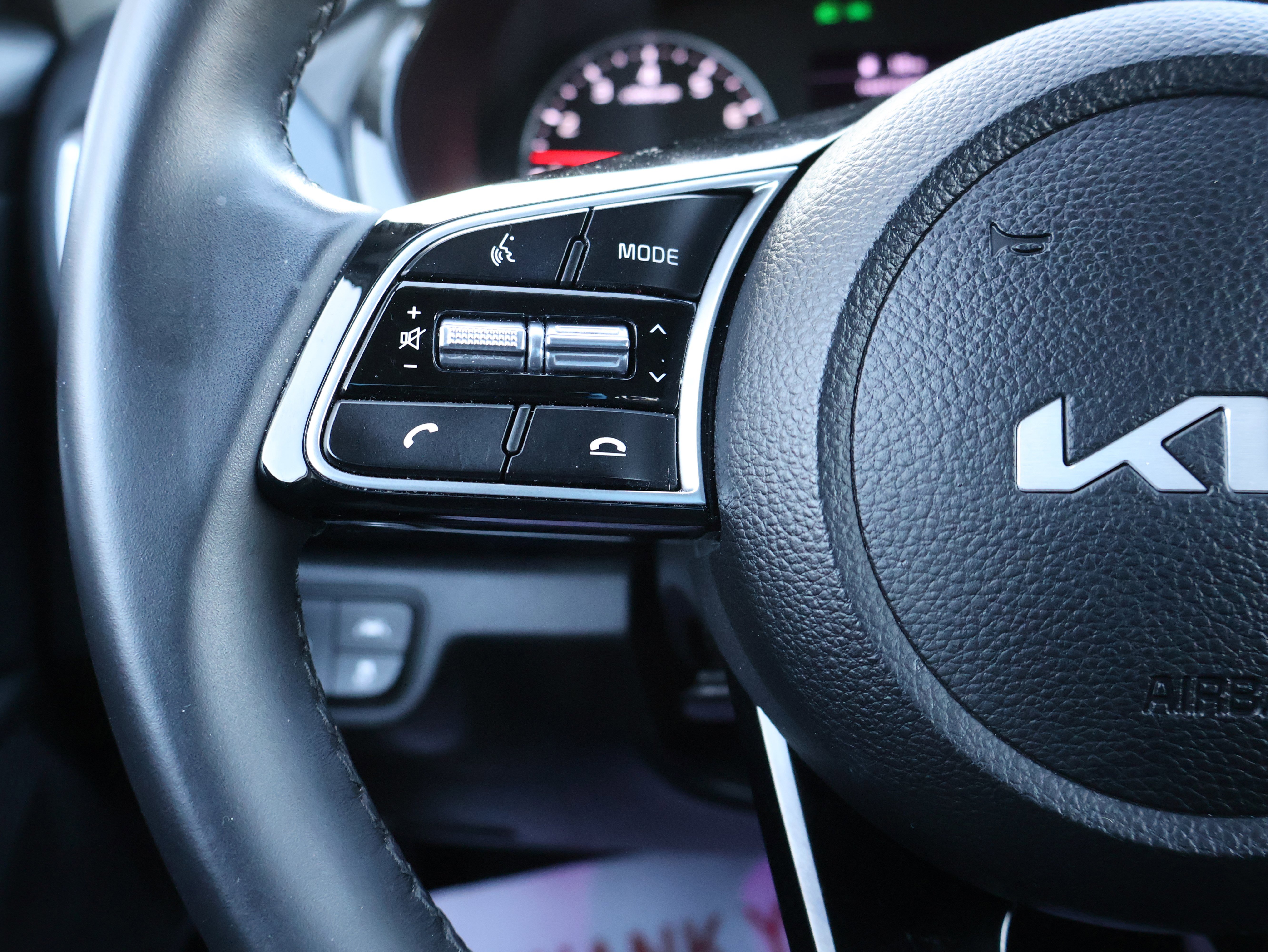 Used 2023 Kia Seltos S image 32