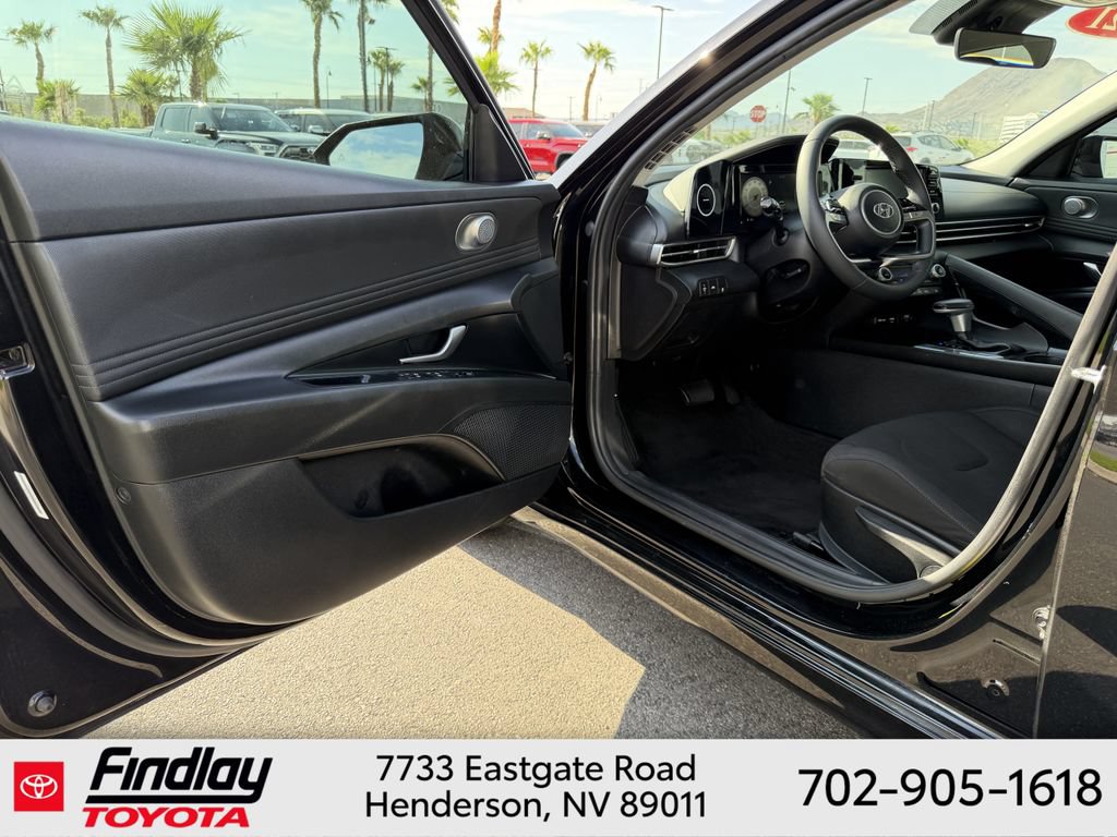Used 2021 Hyundai Elantra SEL w/ Convenience Package FWD image 5