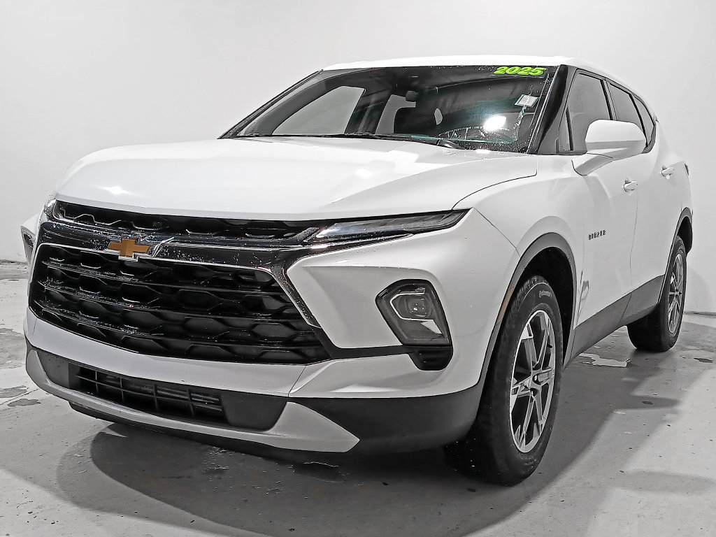 Used 2025 Chevrolet Blazer LT FWD image 3
