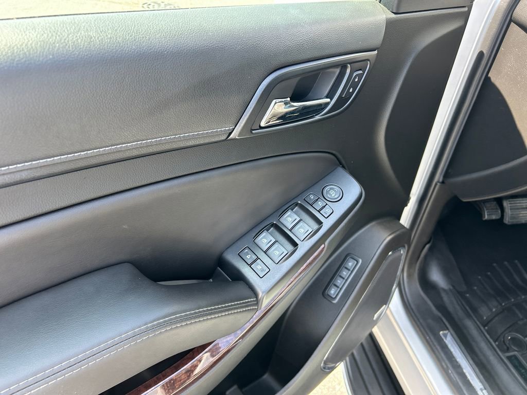 Used 2017 GMC Yukon XL SLT w/ Open Road Package AWD/4WD image 15