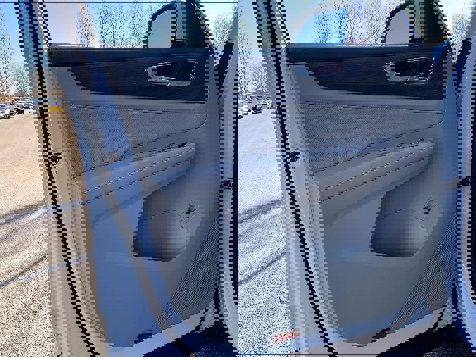 Certified 2024 Volkswagen Atlas SEL Premium R-Line image 9