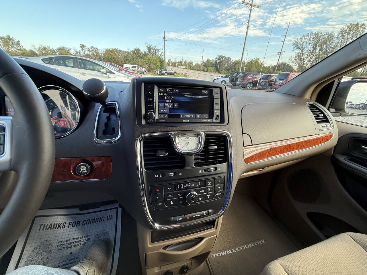 Used 2015 Chrysler Town & Country Touring w/ Driver Convenience Group FWD image 21