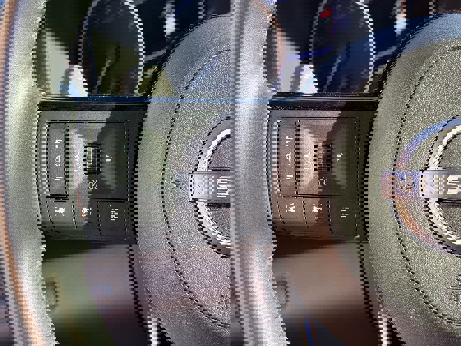 Certified 2022 Nissan Pathfinder SV image 10