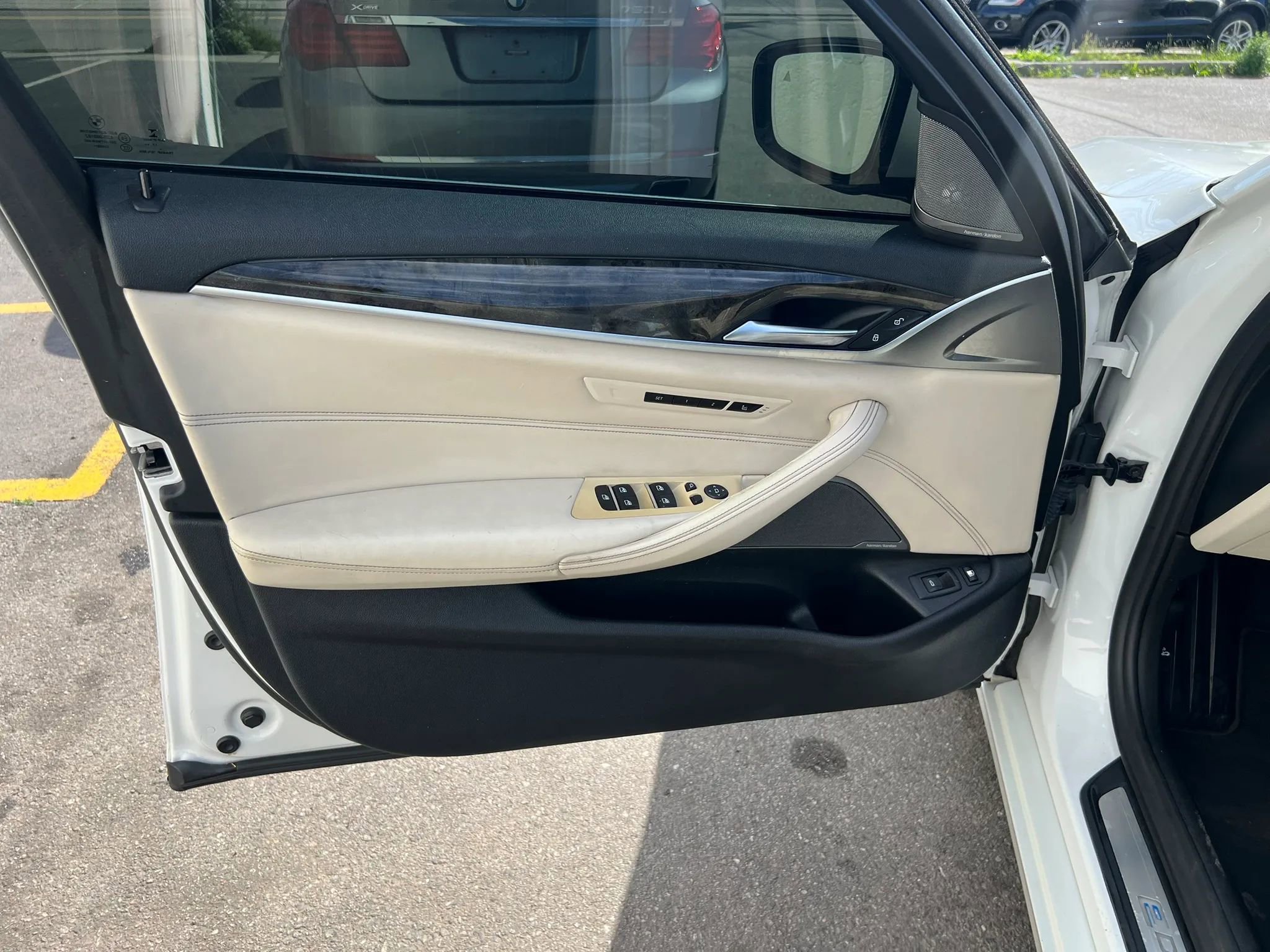 Used 2018 BMW 530e xDrive w/ Premium Package 2 AWD/4WD image 11