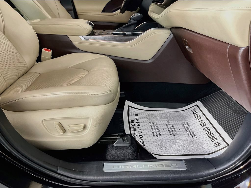 Used 2020 Toyota Highlander Limited FWD image 36