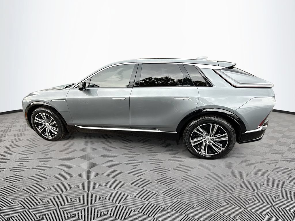 Used 2023 Cadillac Lyriq AWD image 9