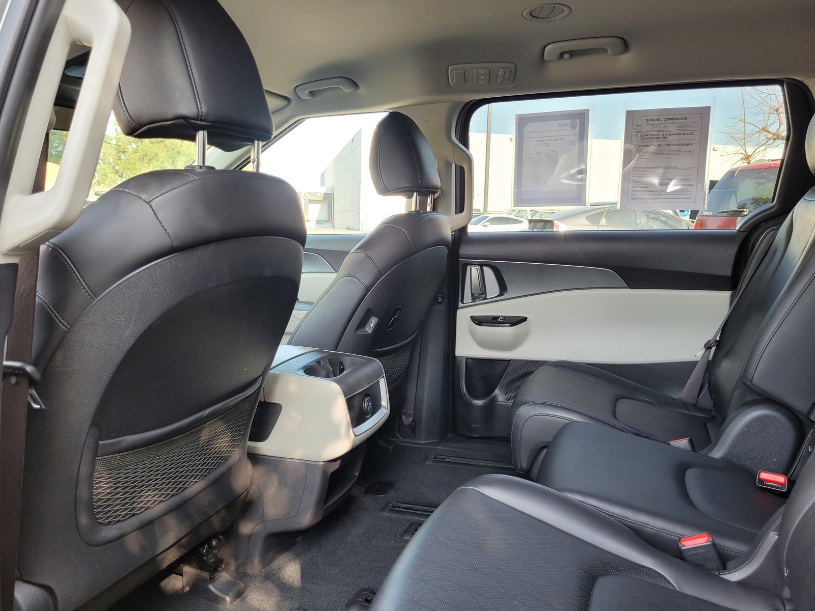 Used 2024 Kia Carnival LX image 14