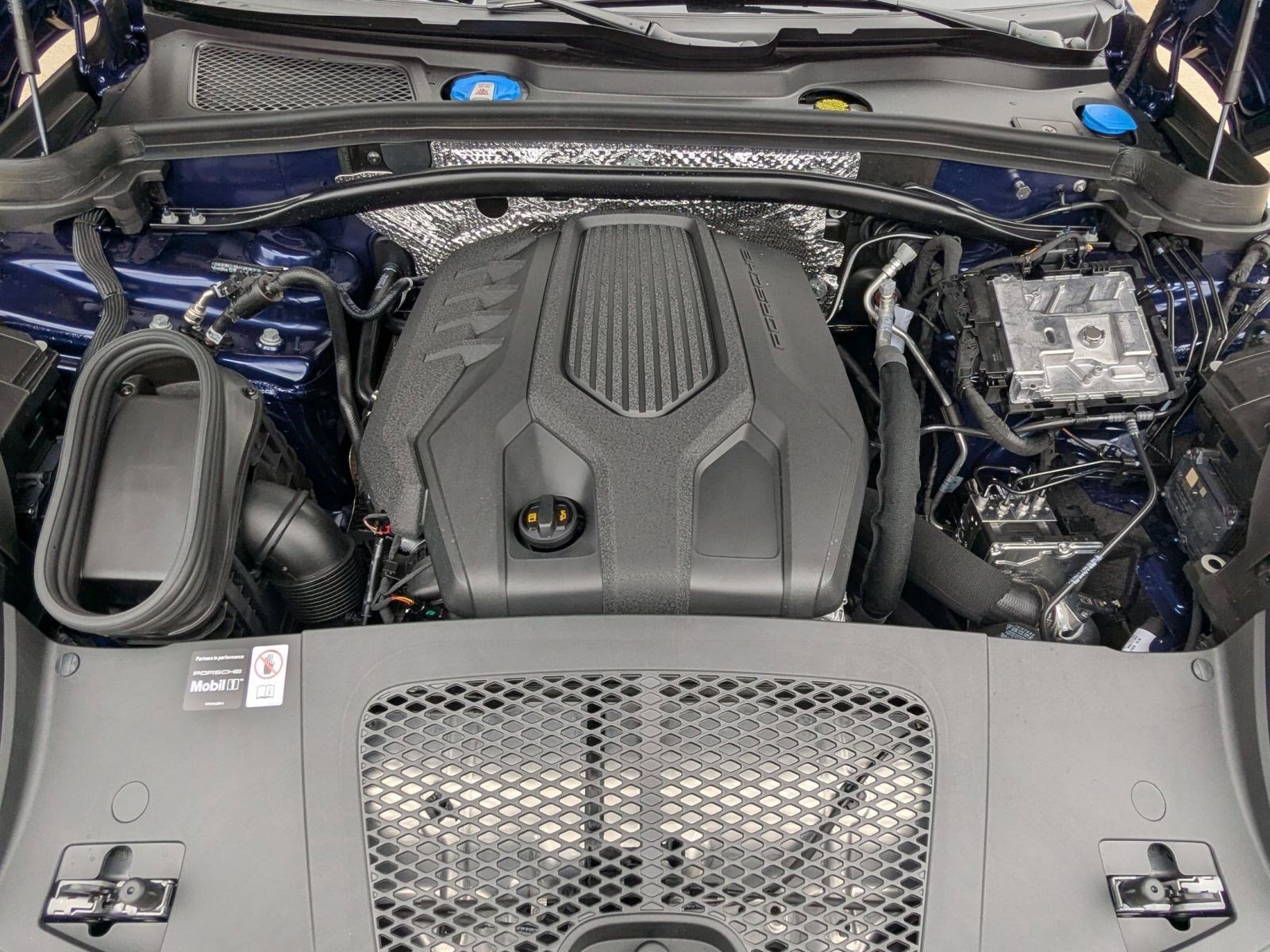 New 2026 Porsche Macan AWD/4WD image 28