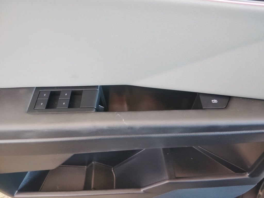 Used 2026 Tesla Cybertruck 2WD Crew Cab image 23