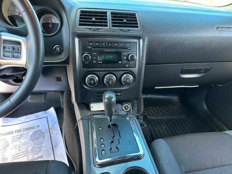 Used 2014 Dodge Challenger SXT RWD image 14