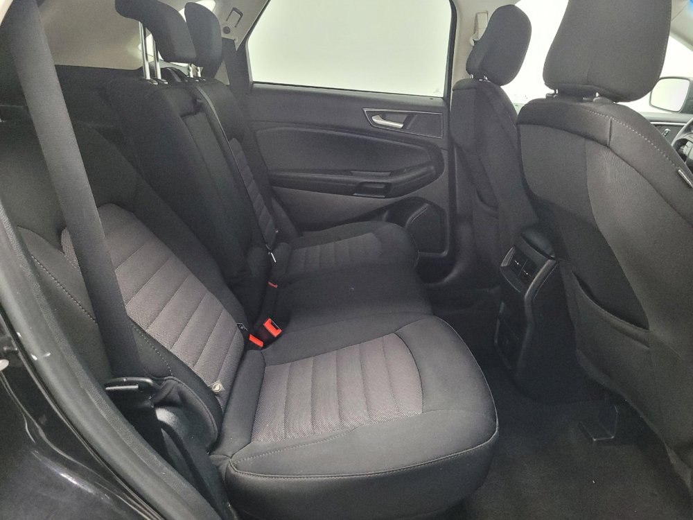 Used 2020 Ford Edge SE image 19
