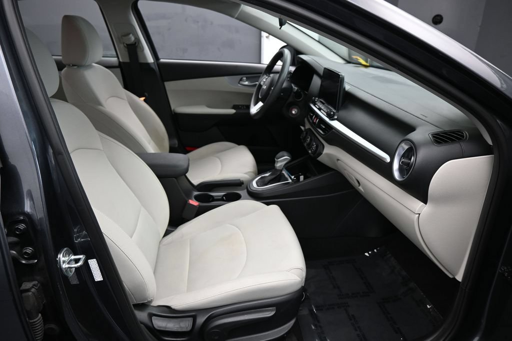 Used 2023 Kia Forte LXS FWD image 32