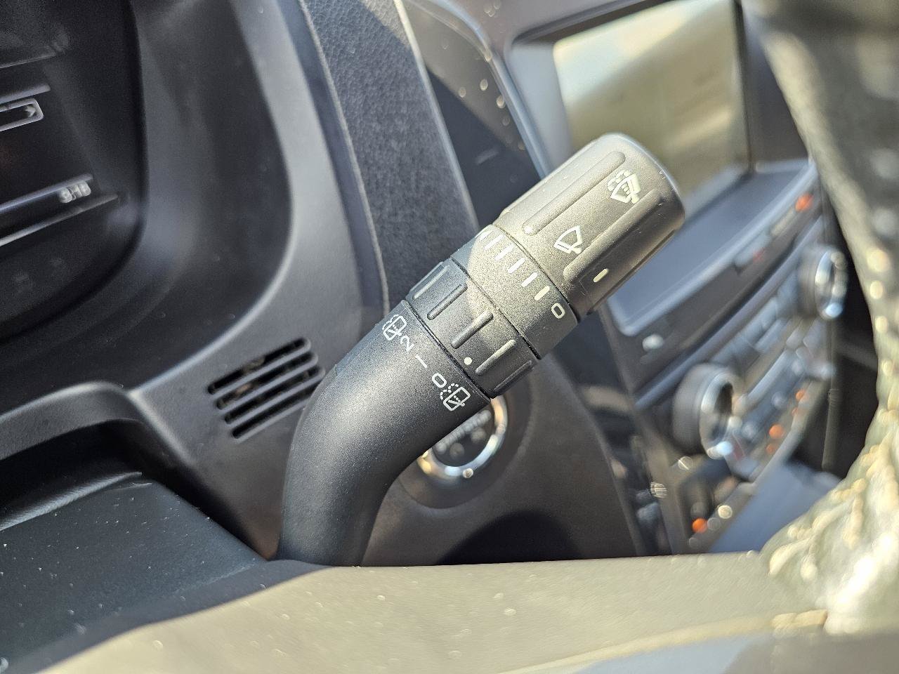 Used 2018 Ford Explorer XLT w/ Equipment Group 202A AWD/4WD image 48