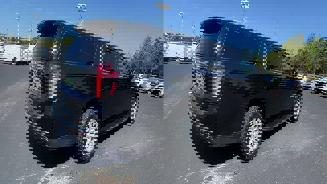 Used 2022 Chevrolet Suburban LT image 8