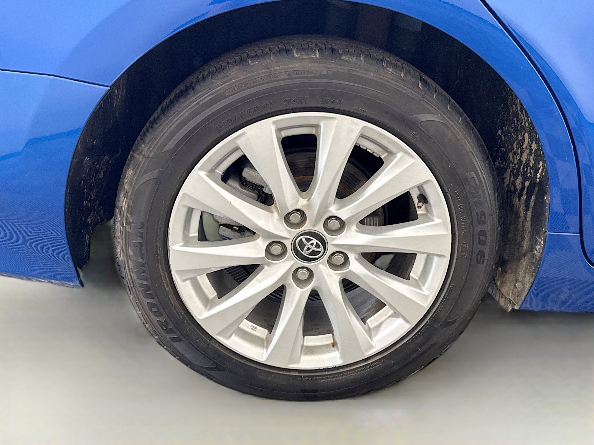 Used 2020 Toyota Camry LE w/ Carpet Mat Package image 32