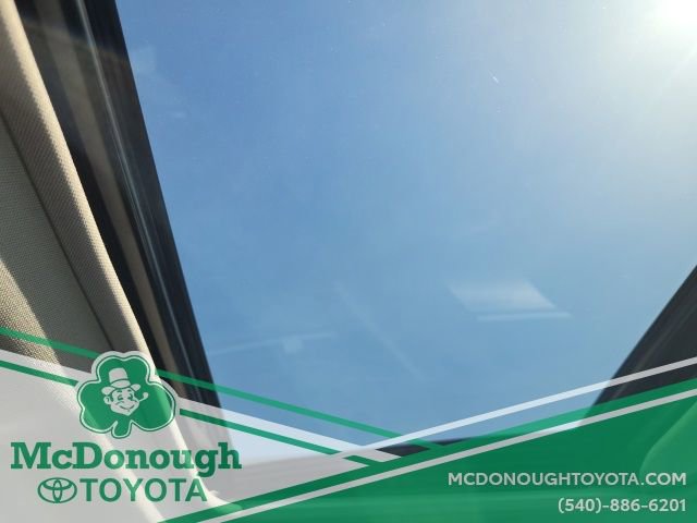 Used 2020 Toyota Camry SE w/ Sunroof Package image 19