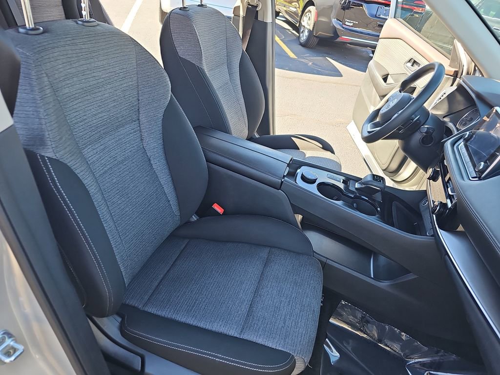 Used 2022 Nissan Rogue SV image 10