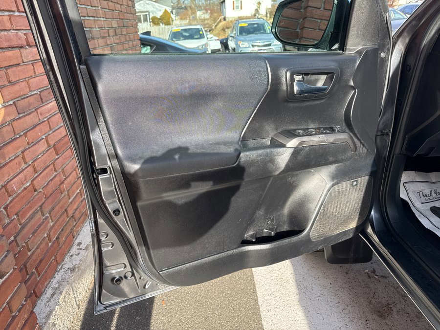 Used 2022 Toyota Tacoma TRD Off-Road image 39