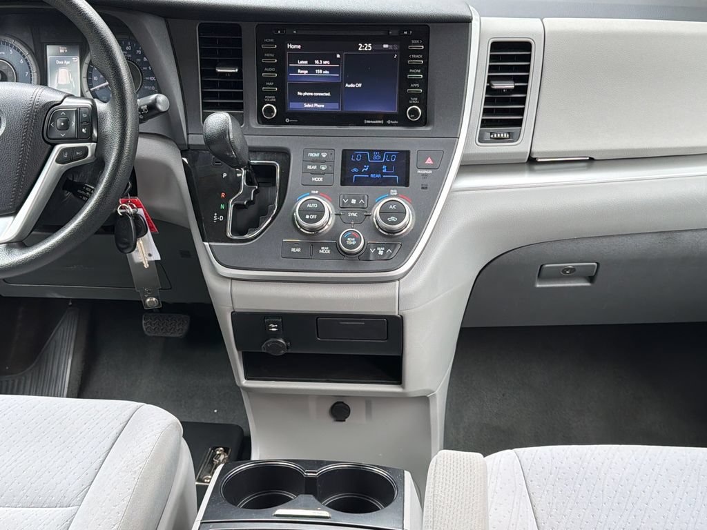 Used 2020 Toyota Sienna LE FWD image 16