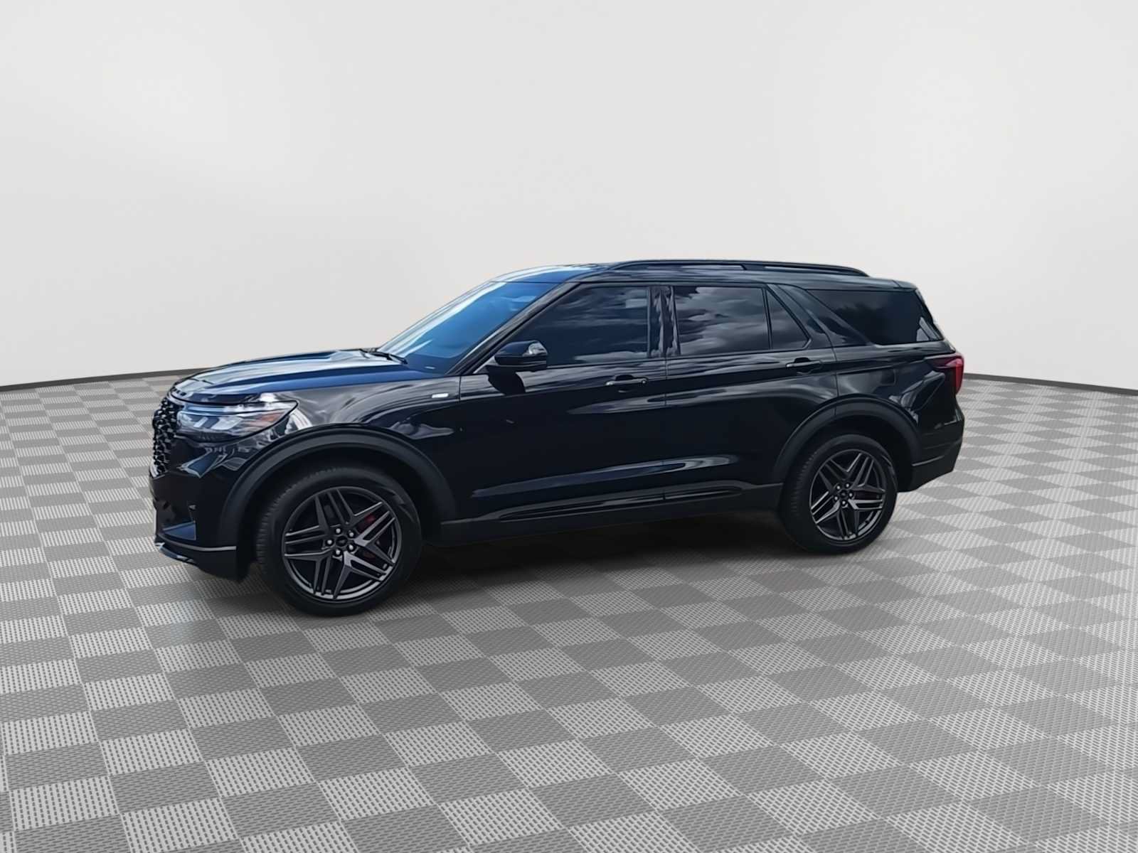 Used 2025 Ford Explorer ST-Line w/ ST-Line Street Pack AWD/4WD image 4