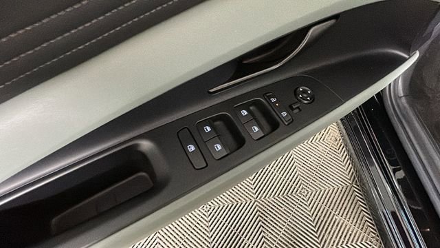 Certified 2025 Hyundai Elantra Limited FWD image 11