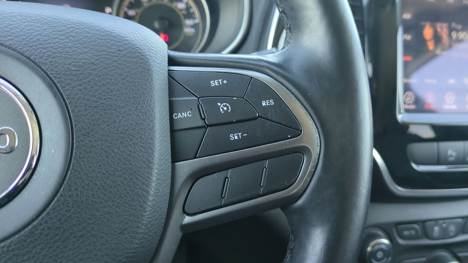 Used 2020 Jeep Cherokee Limited image 25