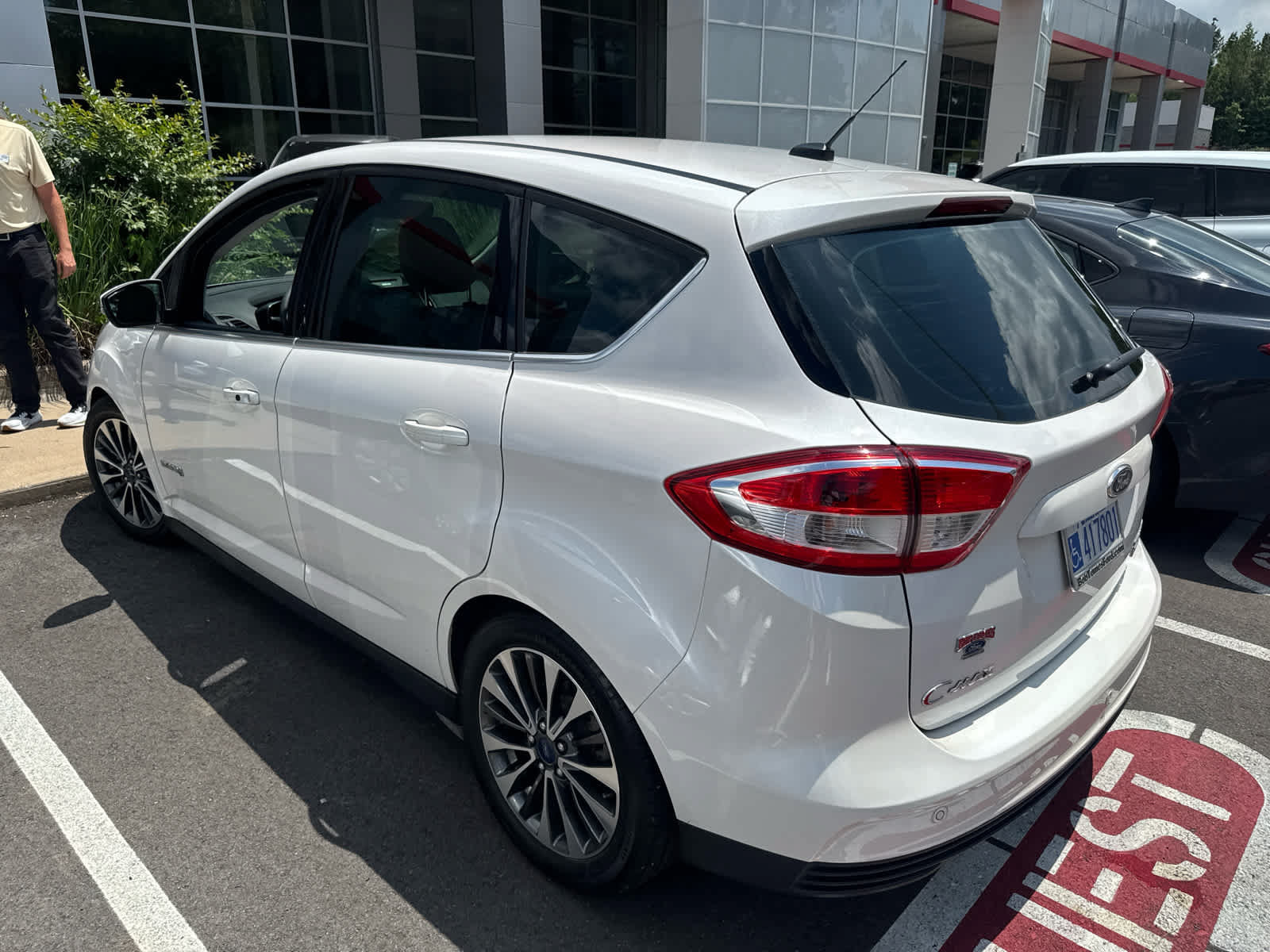 Used 2018 Ford C-MAX Titanium w/ Equipment Group 301A FWD image 5