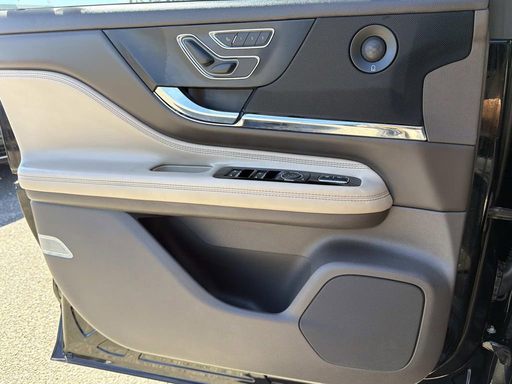 Used 2020 Lincoln Corsair Reserve AWD/4WD image 16