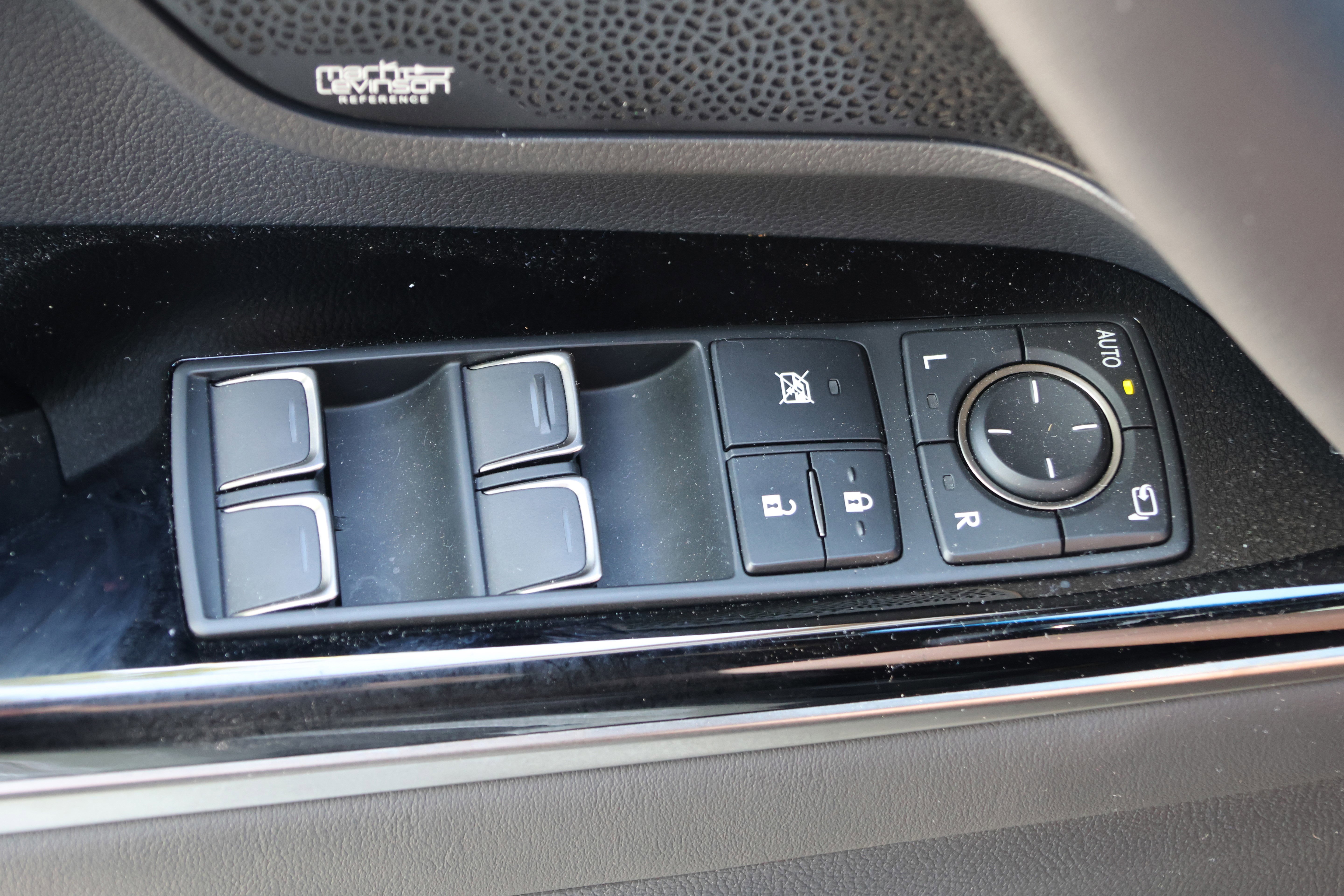 Used 2022 Lexus LX 600 4WD w/ Appearance Package image 14