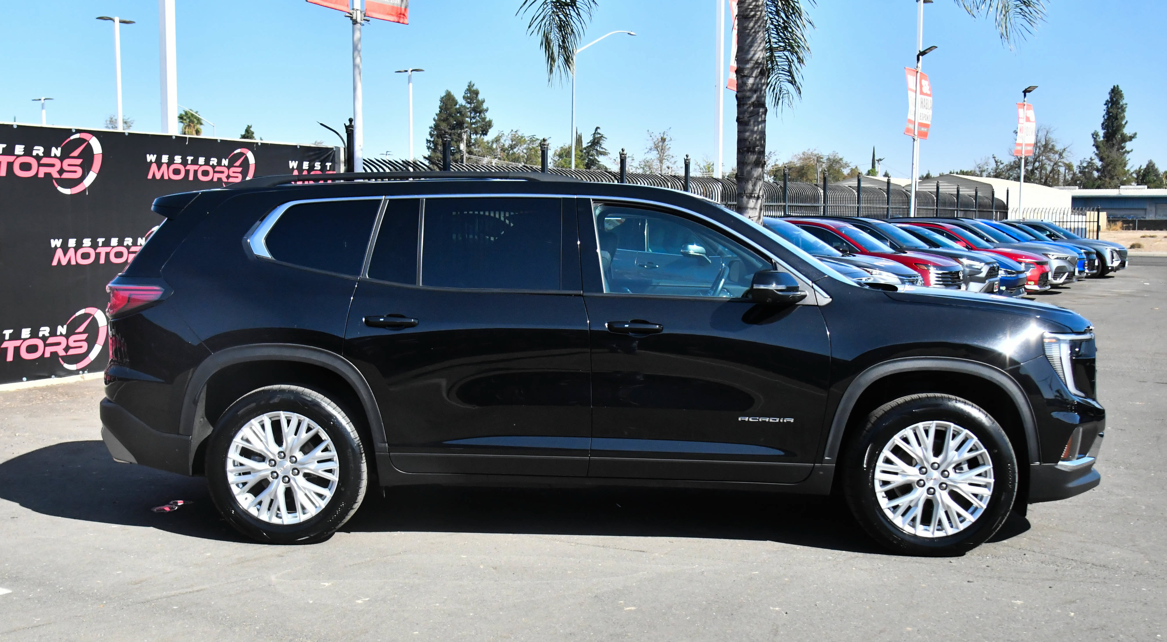 Used 2024 GMC Acadia Elevation AWD/4WD image 9