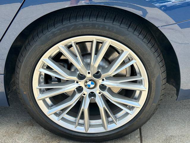 Used 2024 BMW 330i xDrive Sedan w/ Premium Package AWD/4WD image 33