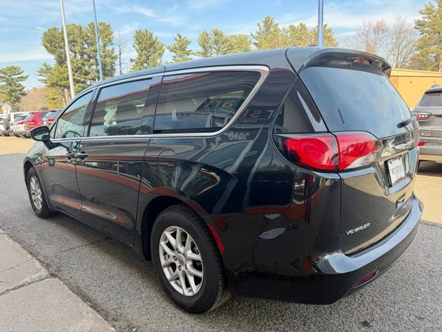 Used 2023 Chrysler Voyager LX image 5