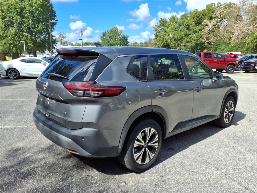 Used 2023 Nissan Rogue SV image 3
