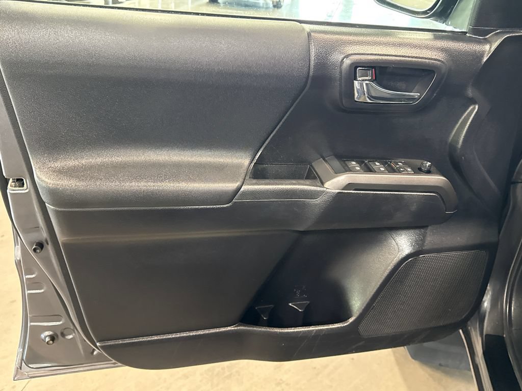 Used 2021 Toyota Tacoma TRD Sport AWD/4WD image 7